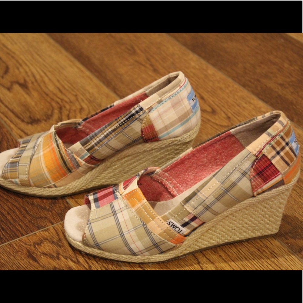 TOMS wedges